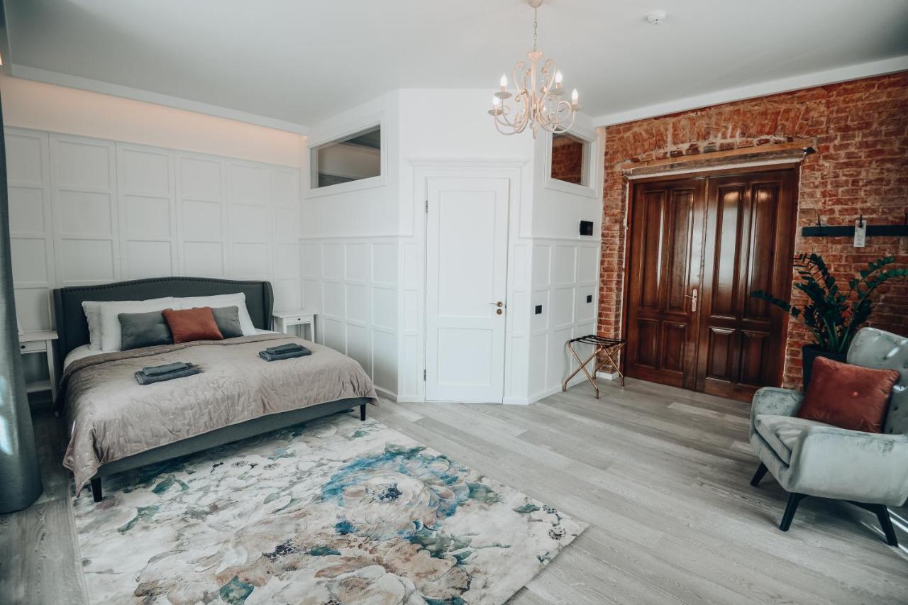 Bahnhofs Hotel Aluksne Ngoại thất bức ảnh