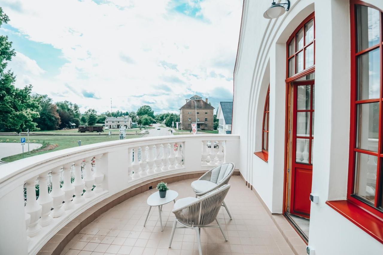 Bahnhofs Hotel Aluksne Ngoại thất bức ảnh