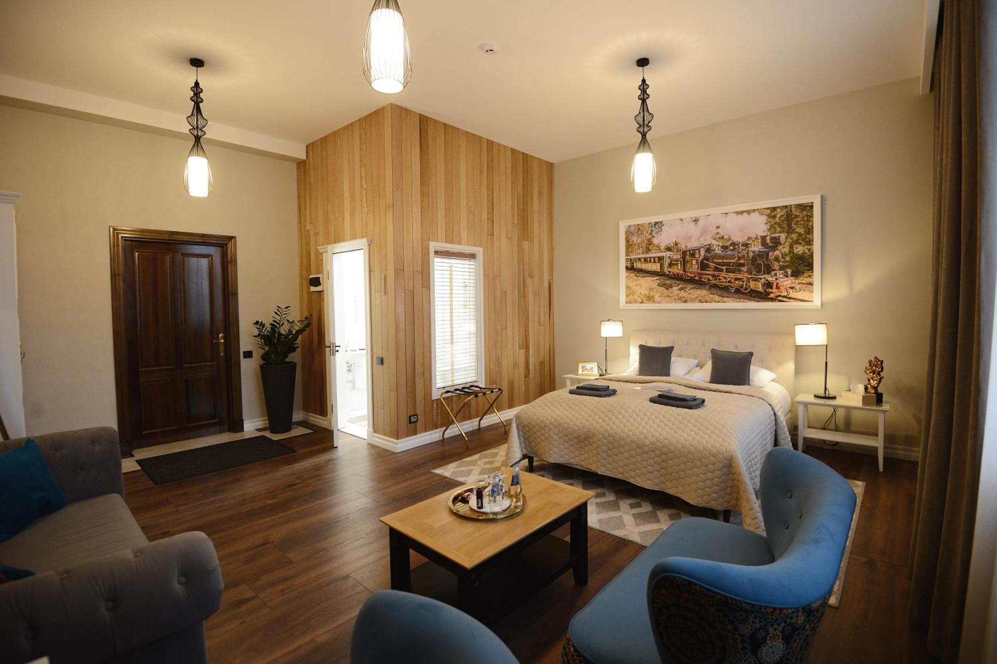Bahnhofs Hotel Aluksne Ngoại thất bức ảnh