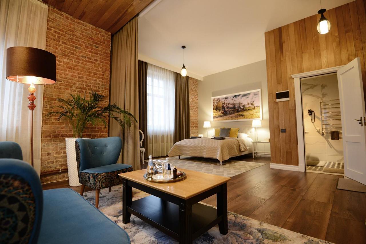 Bahnhofs Hotel Aluksne Ngoại thất bức ảnh