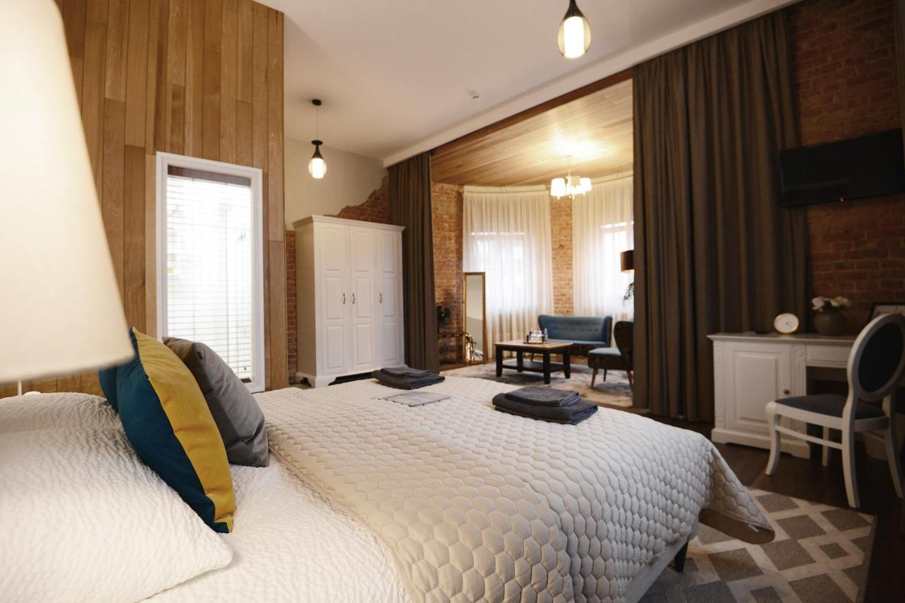 Bahnhofs Hotel Aluksne Ngoại thất bức ảnh