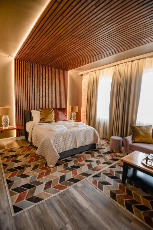 Bahnhofs Hotel Aluksne Ngoại thất bức ảnh