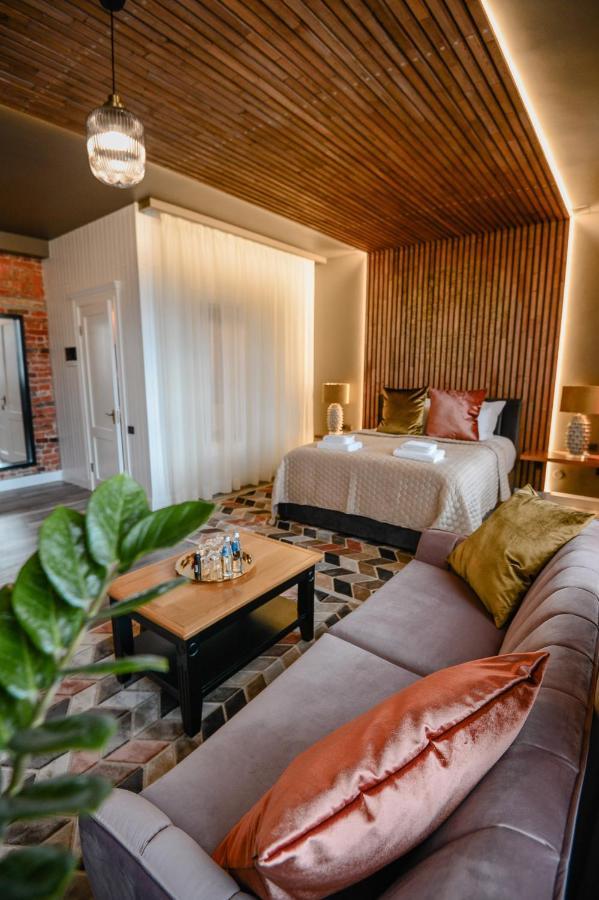 Bahnhofs Hotel Aluksne Ngoại thất bức ảnh