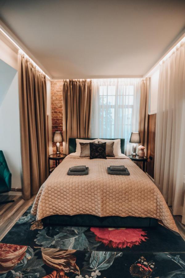 Bahnhofs Hotel Aluksne Ngoại thất bức ảnh