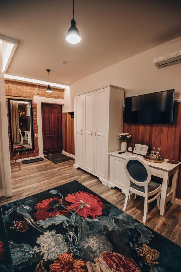 Bahnhofs Hotel Aluksne Ngoại thất bức ảnh