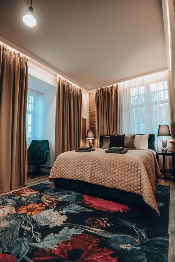 Bahnhofs Hotel Aluksne Ngoại thất bức ảnh