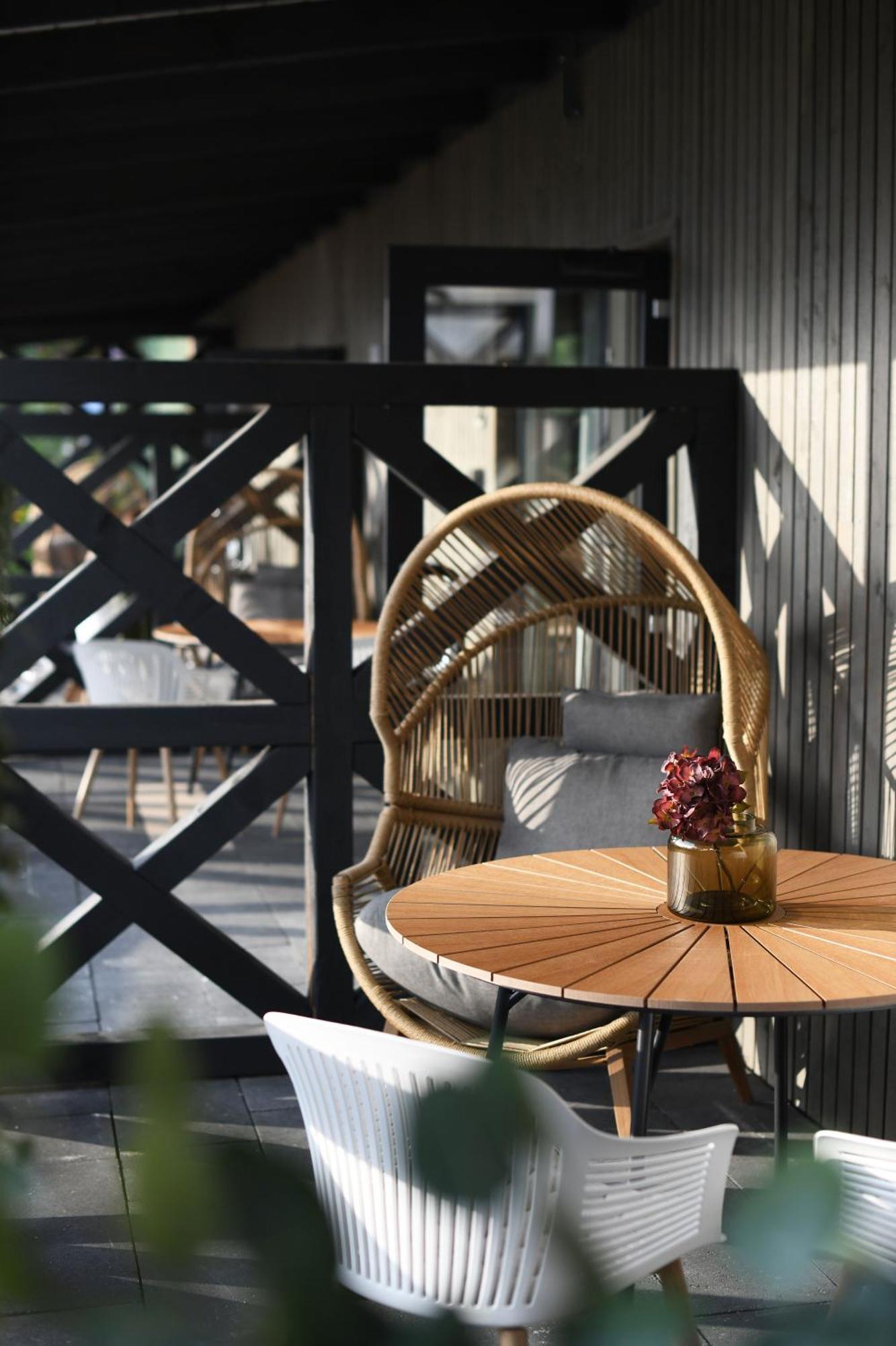 Bahnhofs Hotel Aluksne Ngoại thất bức ảnh