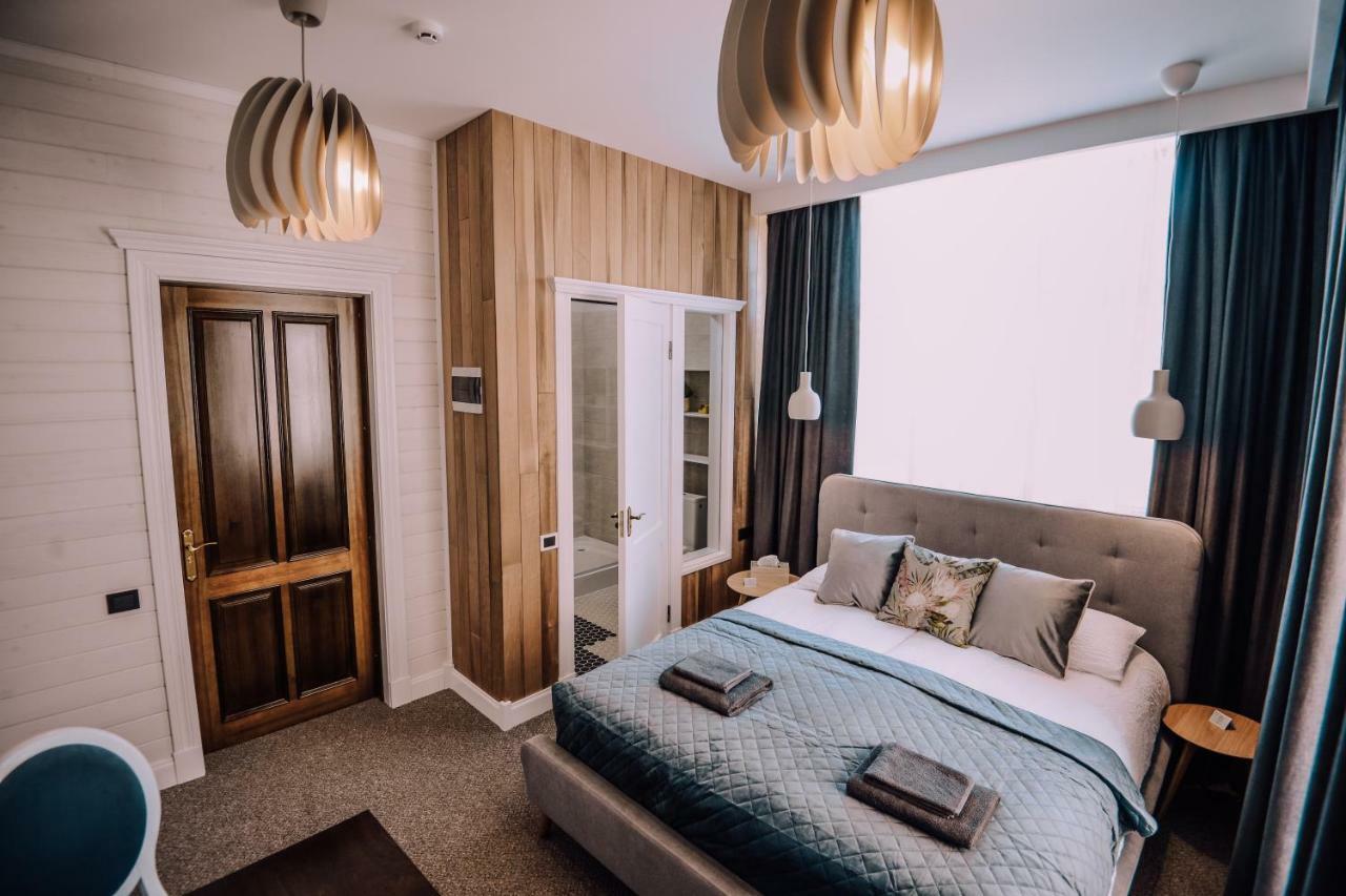Bahnhofs Hotel Aluksne Ngoại thất bức ảnh