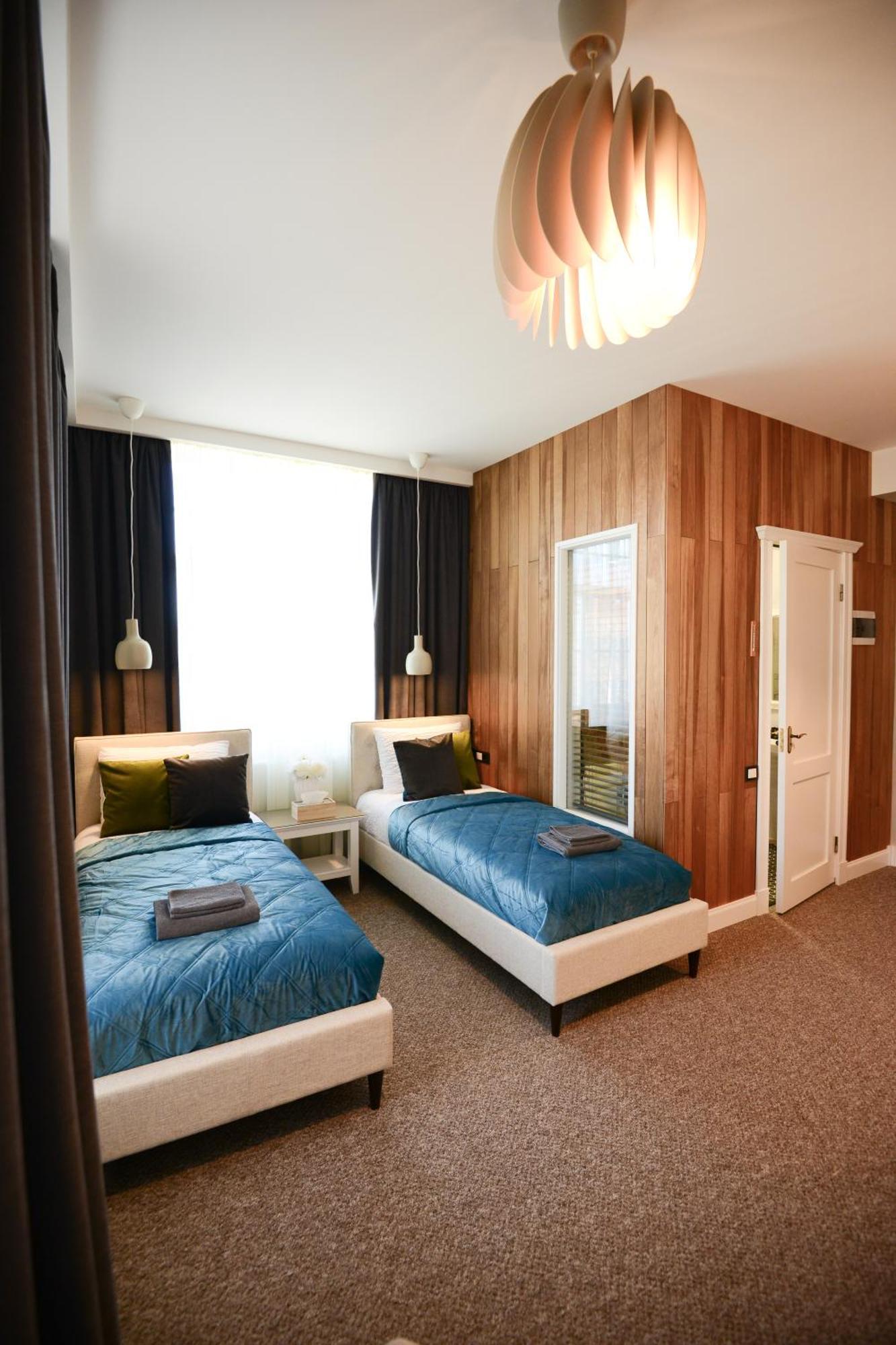 Bahnhofs Hotel Aluksne Ngoại thất bức ảnh